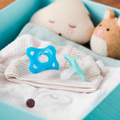 MAM Comfort Succhietto Ciuccio MAM 0-3 mesi in 100% silicone con design unico, Kit da 2 accessori neonato morbidi e leggeri con porta ciuccio