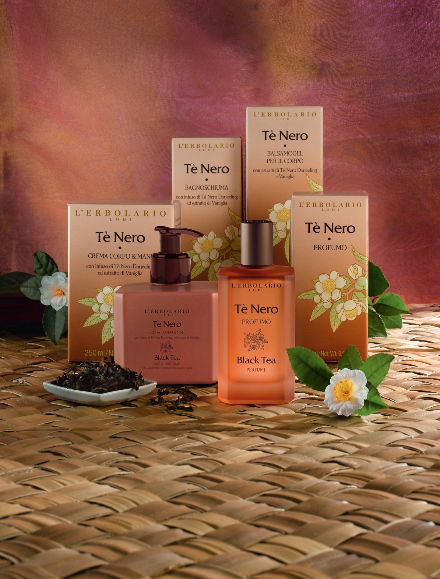 L'Erbolario Tè Nero Profumo Unisex - Eau de Parfum - Adatto come Profumo Uomo e Profumo Donna - Fragranza Floreare e Ambrata - Made in Italy - 1 Flacone da 50ml