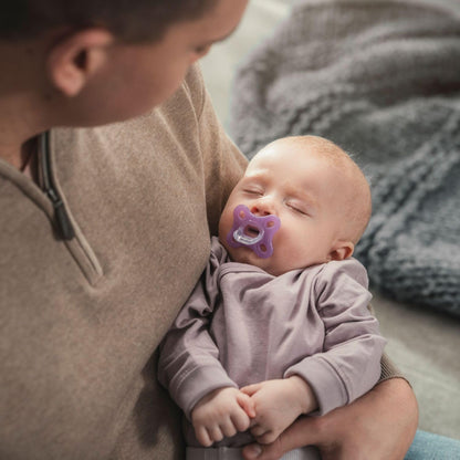MAM Comfort Succhietto Ciuccio MAM 0-3 mesi in 100% silicone con design unico, Kit da 2 accessori neonato morbidi e leggeri con porta ciuccio